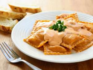 ravioli with cream sauce and bread